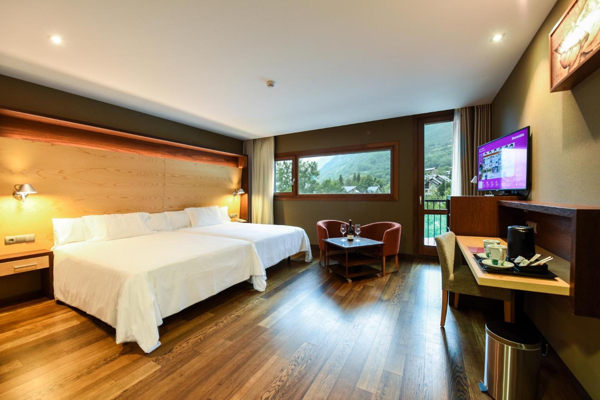 Sommos Hotel Aneto Benasque Ngoại thất bức ảnh